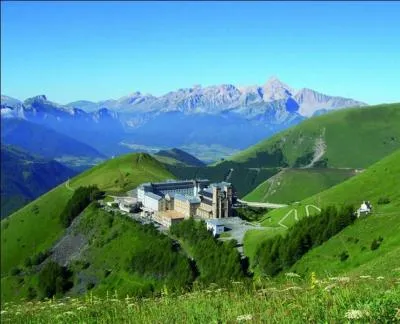 De ces quatre départements, lequel n'est pas limitrophe de l'Isère ?