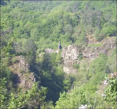 Quel département n'est pas frontalier de celui de la Corrèze ?