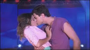 Sur quelle chanson du spectacle Diego et Violetta se sont-ils embrassés pour la première fois ?