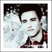 Dans la vraie vie, Violetta est-elle vraiment amoureuse de Léon ?