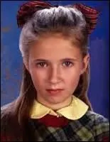 Parmi ces jeunes filles, laquelle décida de s'habiller en tenue du dimanche ?