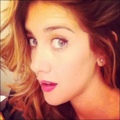 Comment s'appelle la tante de Violetta ?