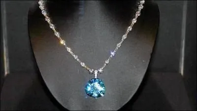 Quelle célèbre diamant est de couleur bleu ?