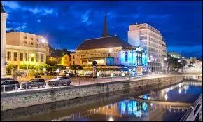 Je vous emmène à la découverte de la ville de Tulle. Nous partons pour la région ...