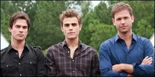 À qui Elena avoue-t-elle ses sentiments dans le dernier épisode de la saison 4 ?