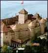 Le château de Chillon, se trouve en Suisse, sur les rives du lac ...