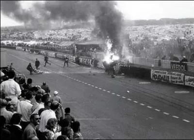 En quelle année, l'accident de la Mercedes a-t-il eu lieu ?