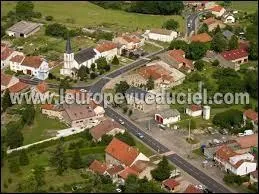 Nous passons au-dessus de Moussey. Village lorrain de l'arrondissement de Sarrebourg, il se situe dans le département ...