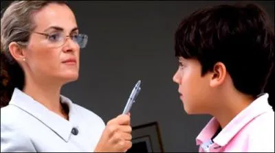 "Décidément on peut vraiment dire que cette école est très collet monté". Quel sens a le mot "collet monté" ?