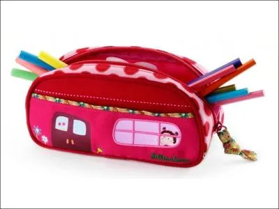 Quel objet n'a pas sa place dans une trousse ?