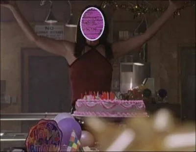 "Innocence 1ère partie" : à la fête d'anniversaire organisée pour Buffy, qui crie "Surprise" ?