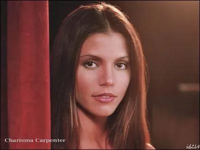 "Un charme déroutant" : à la fin que dit Cordelia pour justifier que tout le monde est dans la cave des Summers ?