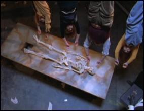 "La métamorphose de Buffy" : à la fin que deviennent les os du maître ?