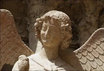 Quelle cathédrale vous permet de découvrir son célèbre "Ange au sourire" ?