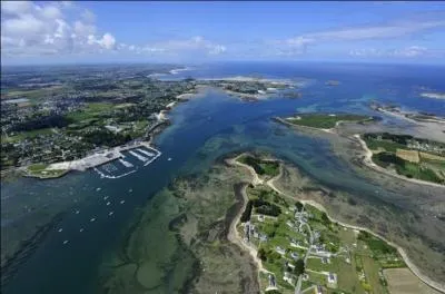 Dans quel département breton pourrez-vous admirer le pittoresque aber Wrac'h ?