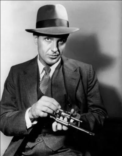 Au cours de la série de 1959 à 1963 "Les Incorruptibles", quel(s) hors-la-loi Eliot Ness devait-il combattre ?