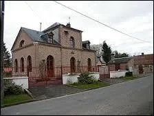 La commune picarde d'Yvrencheux se trouve dans le département ...