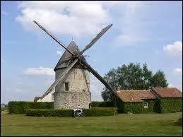 Voici le Moulin Choix, dans le village francilien de Gastins. Pour le voir, rendez-vous dans le département n° ...