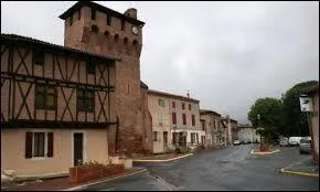 Nous traversons la ville Tarnaise de Lescure-d'Albigeois. Nous sommes en région ...