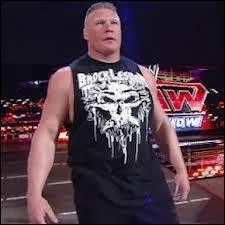 En 2012, au lendemain de WrestleMania 28, Brock Lesnar refait son retour à la WWE après 8 ans d'absence. Lors de son arrivée, il porte directement son F-5 dévastateur sur une superstar déjà présente dans le ring. Qui était-ce ?