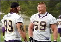 Après son départ en 2004 de la WWE, Lesnar décide de tenter sa chance à la NFL (la ligue nationale américaine de football). Durant quelques mois, il portera ainsi les couleurs des :
