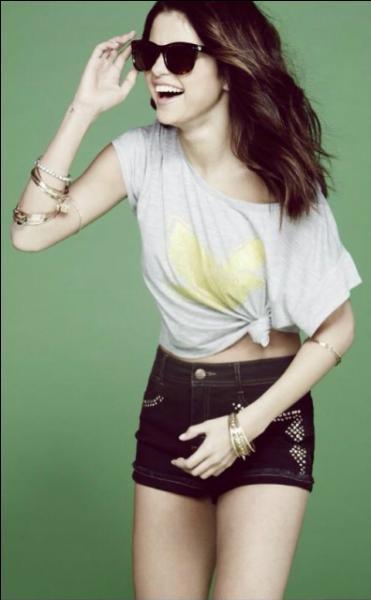 Selena Gomez est très jolie sur cette photo ! Pour quelle marque a-t-elle été prise ?