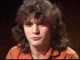 1982. Daniel Balavoine : " Être heureux / Malheureux / Vivre seul ou même à deux", il faut... (Clip)