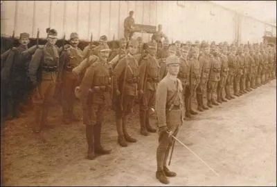 Lors de l'entrée en guerre de la France contre l'Allemagne, les Allemands n'ont pas attaqué directement à l'est de la France comme s'y attendaient les soldats de l'autre camp. Par où sont-ils passés ?