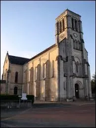 Je vous emmène maintenant à Dompierre-sur-Yon, commune Vendéenne située en région ...