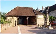 Voici la halle, non pas aux chaussures, mais du village Icaunais (89) de Grandchamp. Pour la voir, rendez-vous en région ...