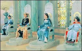 Quels sont les titres donnés aux rois et reines dans l'ordre croissant ?