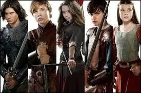 Contre qui se battent Susan, Peter, Lucy et Edmund avec l'aide du prince Caspian ?