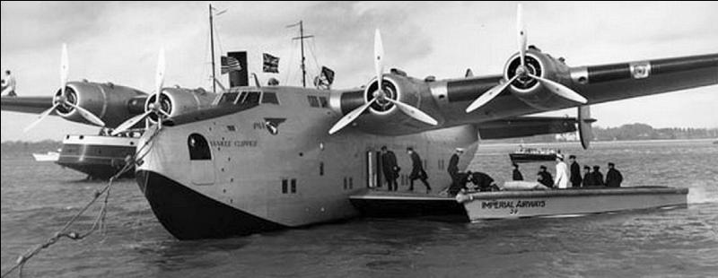 En janvier 1942, Churchill est allé aux USA, pour rencontrer Franklin D. Roosevelt. Habituellement, il utilisait un navire de la Royal Navy, mais, il aimait utiliser un hydravion « Boeing B 314 Clipper ». Il appréciait sa fiabilité et son confort. Cela a failli lui coûter la vie. Pourquoi ?