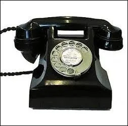 Qui fait rimer zénith avec "bakélite" ?