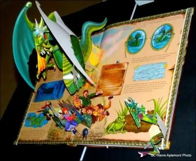 C'est une production artistique animée d'un mécanisme faisant apparaître les personnages, les décors.