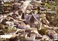Voici la commune Charentaise-Maritime de Saint-Just-Luzac vue du ciel. Elle se trouve en région ...