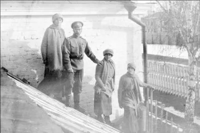 La même année, au mois d'août, ils sont transférés en Sibérie occidentale. À quel endroit ?