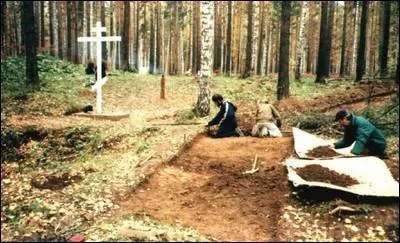 Leurs corps furent ensuite envoyés vers cette "fosse" qui est en fait...