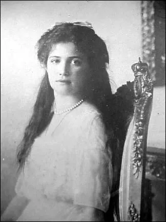 Quel est le prénom de leur troisième fille surnommée "Ange" par ses surs ?