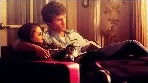 Le lendemain de la nuit dans l'hôtel avec Spencer, qu'entendent-ils ?