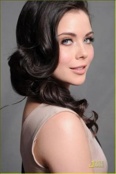 Grace Phipps est surtout connue pour avoir joué dans :
