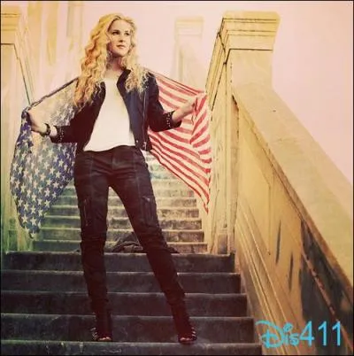 Quel rôle joue Caroline Sunshine dans 'Shake It Up' ?