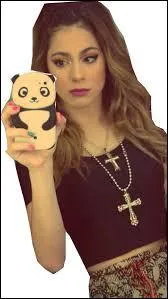 Organise-t-elle ses voyages à l'avance ou préfère-t-elle improviser ?