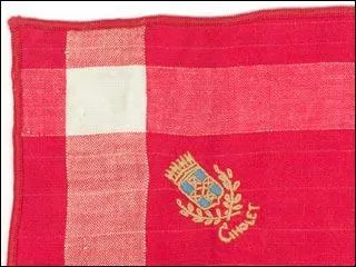 Maine-et-Loire. Capitale du mouchoir. Mouchoir rouge !