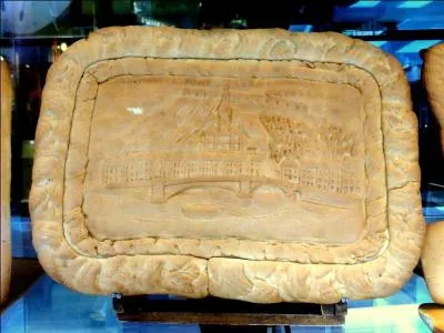 Dans quelle ville belge pourrez-vous déguster ces fameux biscuits extrêmement durs faits à base de miel et de farine connus sous le nom de couques ?