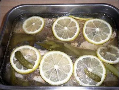 L'escavèche est un plat wallon traditionnel à base de poisson conservé dans le vinaigre, quel poisson utilise-t-on à Momignies ?