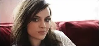 Quel est le titre d'Amy Macdonald qui l'a fait connaître en France ? ... Je ne mets pas cette chanson en lien mais plutôt la chanson populaire ''Caledonia'' qu'elle a reprise. Quand on chante ça, on vote oui !