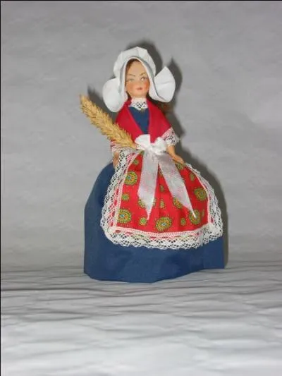 Région Centre. Proverbe local : "On ne dîne pas aussi luxueusement en Berry qu'à Paris, mais on y dîne mieux."
Bû, commune de l'Eure-et-Loir, a pour gentilé...