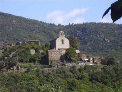Pour terminer notre promenade, nous irons découvrir le charmant petit village de Thines, perché sur un promontoire rocheux et dont les maisons anciennes conduisent à l'église romane construite en grès de différentes couleurs, dans quel département sommes-nous ?