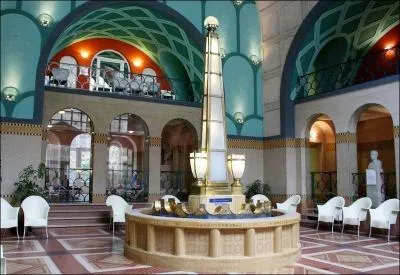 Dans quel département se trouve Plombières-les-Bains dont les bienfaits de ses eaux sont reconnus depuis l'époque romaine ?